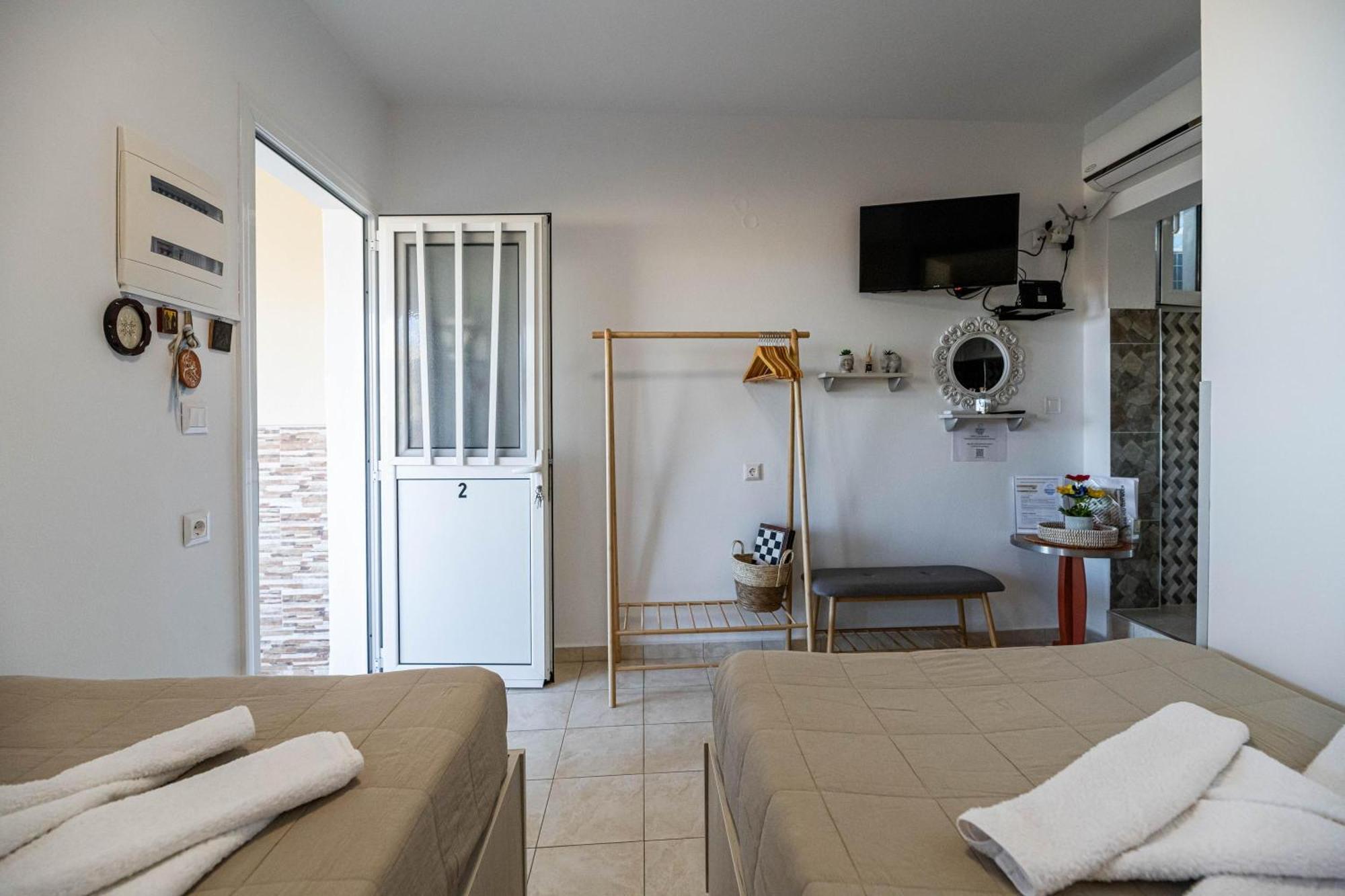Aperanto Galazio Apartment Archangelos  Extérieur photo