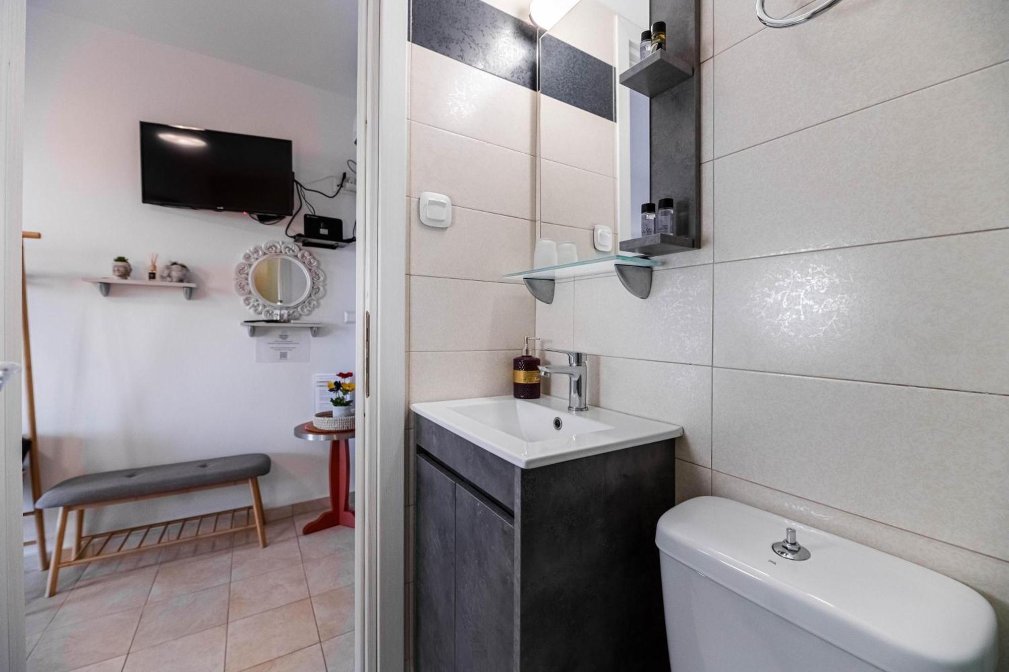 Aperanto Galazio Apartment Archangelos  Extérieur photo